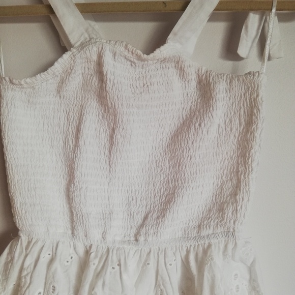 Super cuteee white top Xsmall never worn - Picture 3 of 3
